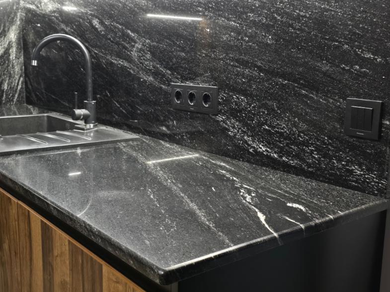 гранитен плот за кухня