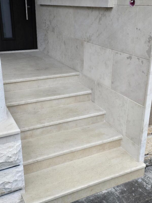 стъпала от естествен камък