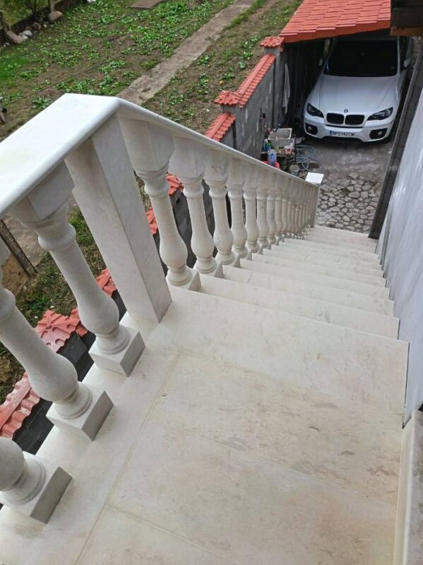 стъпала от естествен камък