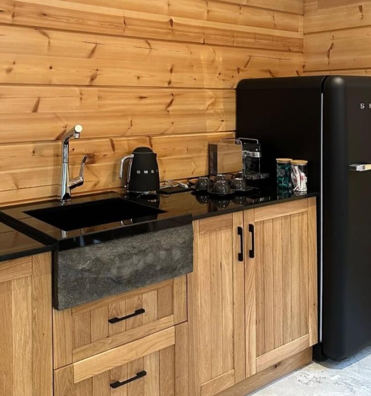 пот от гранит за кухня