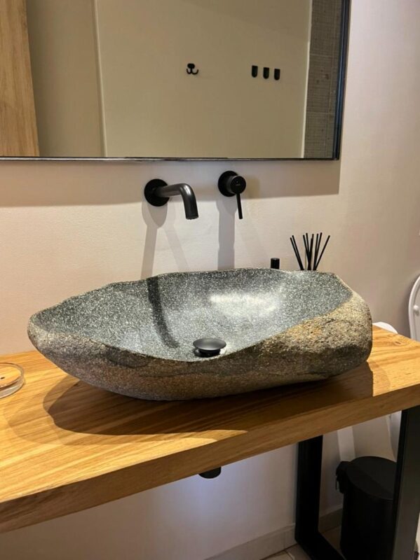 мивка от речен камък за баня